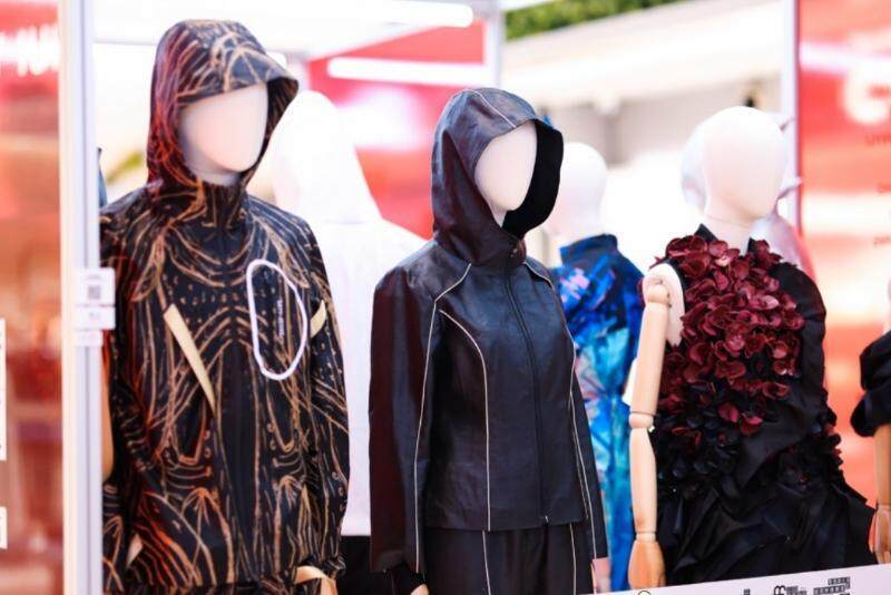 “粵港澳大灣區巡回時尚展覽 2025”來深!108件作品展現灣區多元文化交融