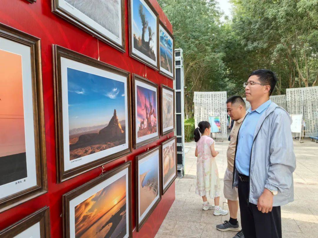 若羌縣舉辦“棗花開了”系列活動(dòng)之移風(fēng)易俗、書畫攝影作品、臨書臨印展