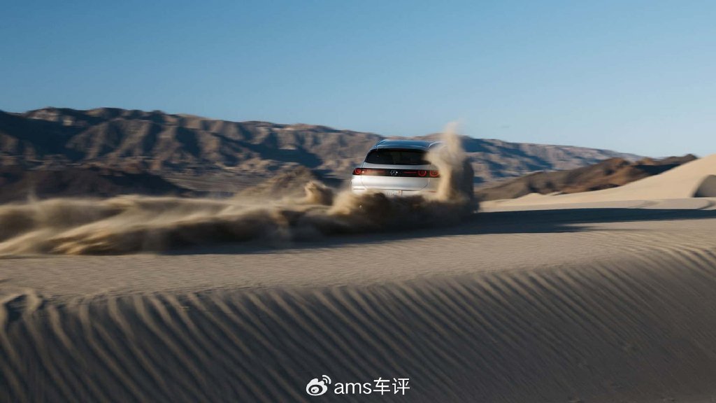 竟然出現(xiàn)在這里?首試奔馳純電GLC,沙丘沖浪考驗(yàn)軟件與性能表現(xiàn)