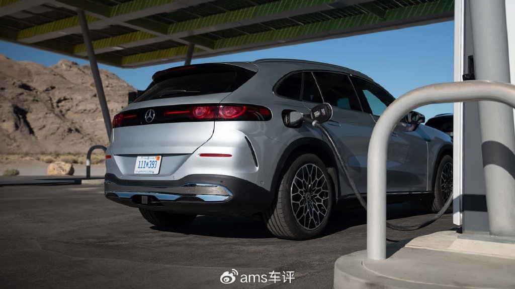 竟然出現(xiàn)在這里?首試奔馳純電GLC,沙丘沖浪考驗(yàn)軟件與性能表現(xiàn)